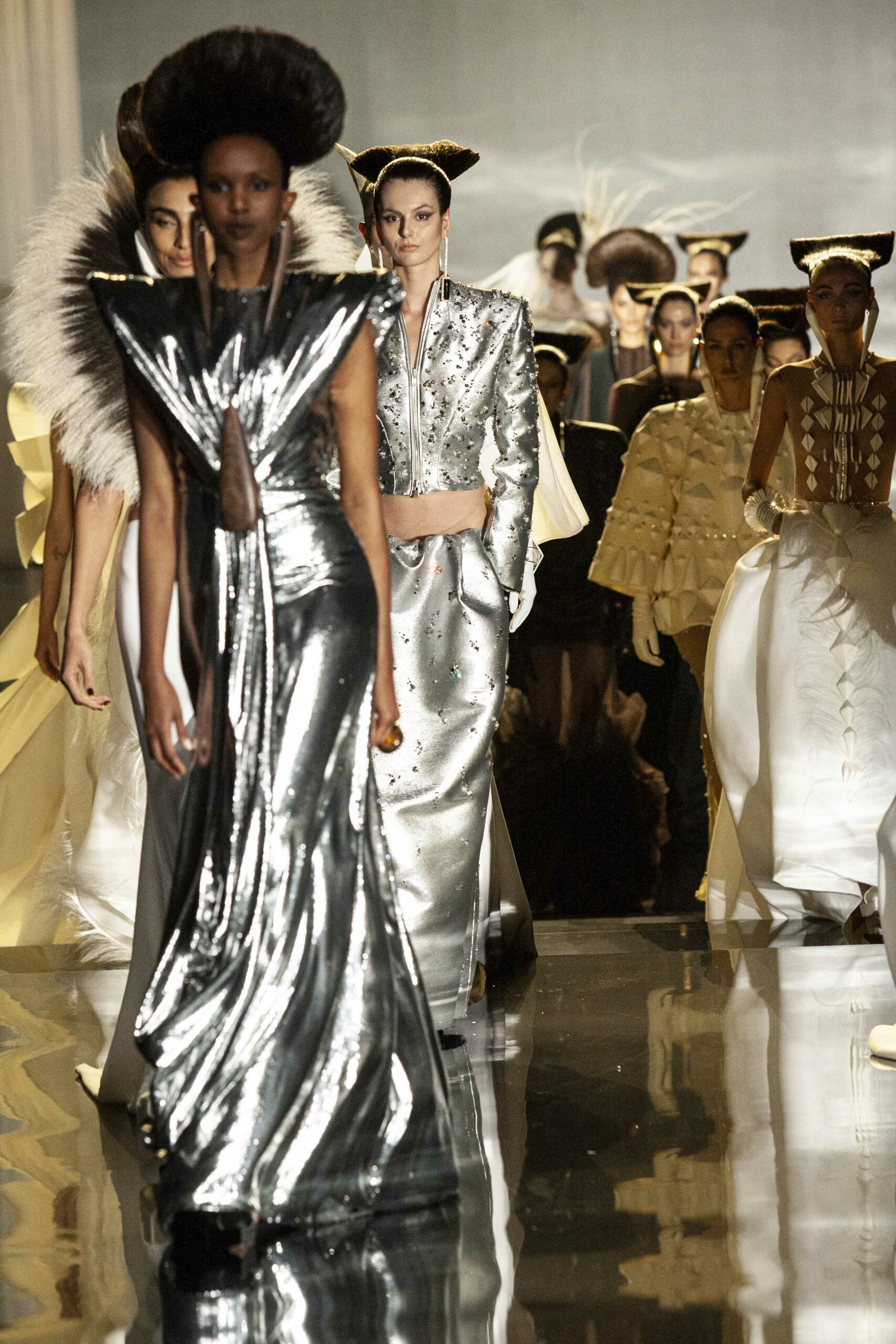 Chanel Haute Couture AH24-25 : Le Regard Avant-Gardiste